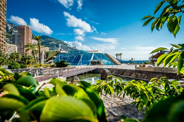 Vue ext&eacute;rieure du Grimaldi Forum Monaco en juin 2021