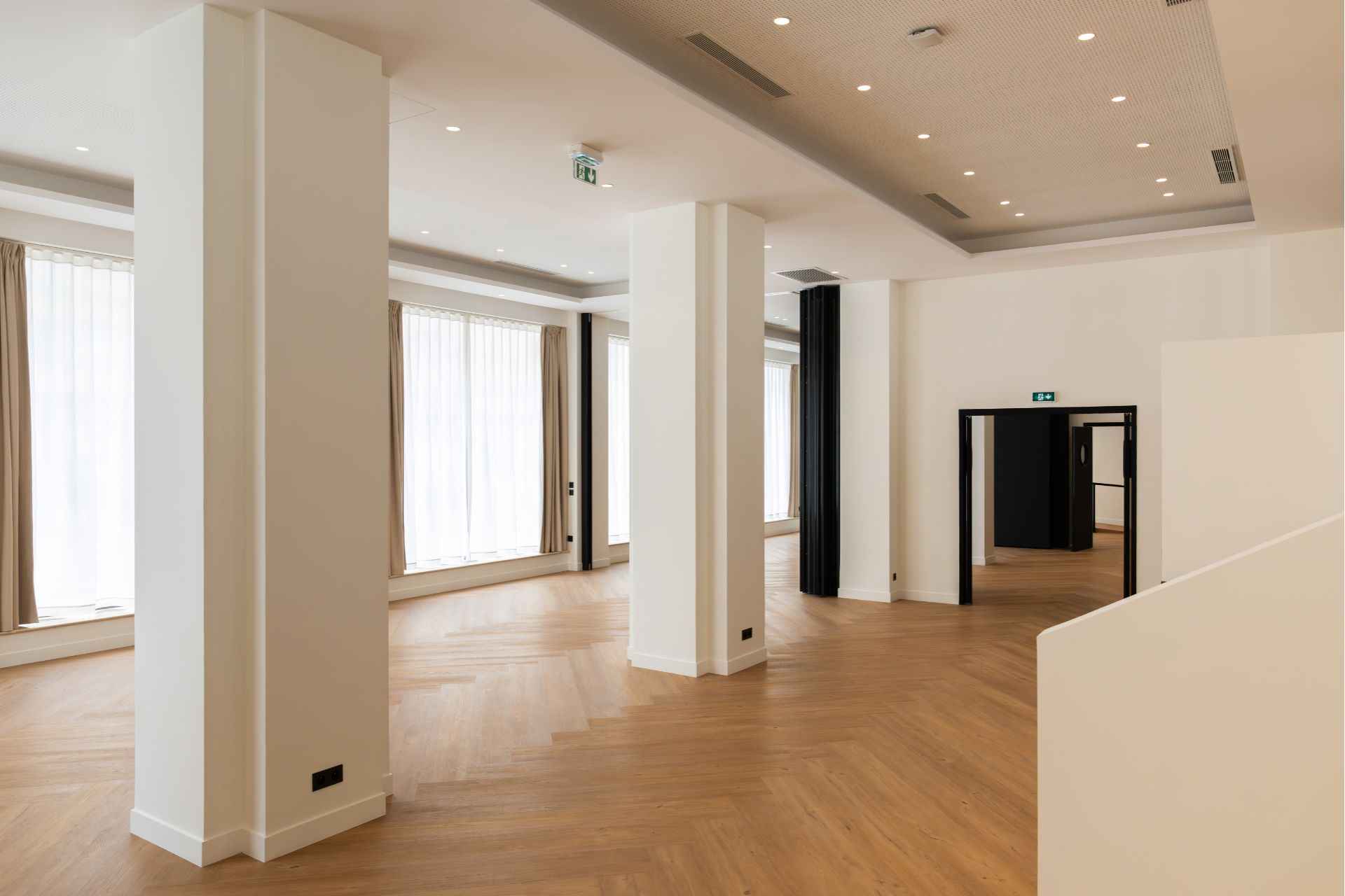 Originalaufnahme von Espace Riviera &mdash; Cannes &mdash; Empfangsbereich.