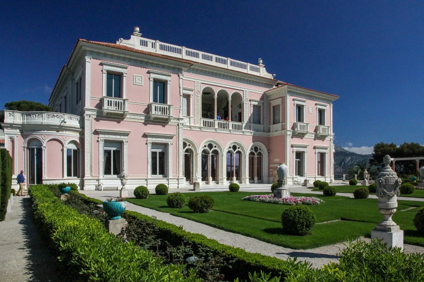 Villa Ephrussi de Rothschild du c&ocirc;t&eacute; du jardin &agrave; la fran&ccedil;aise